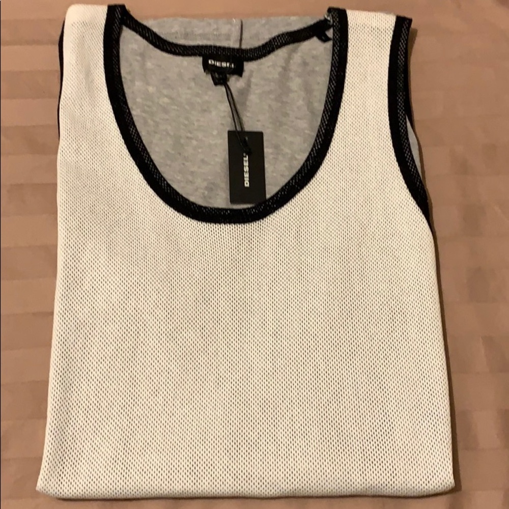 Diesel tank top